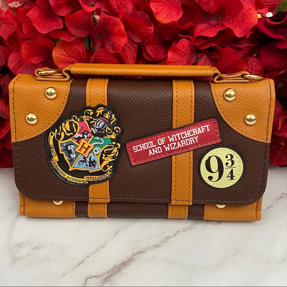 Harry Potter Hogwarts School Trunk Clutch Handbag Crossbody - Picture 6 of 16